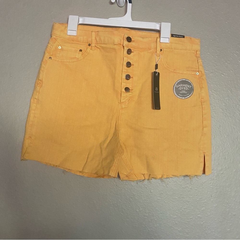 NWT Tractr High-Rise Slim Fit Shorts | Marigold | Size 14/32